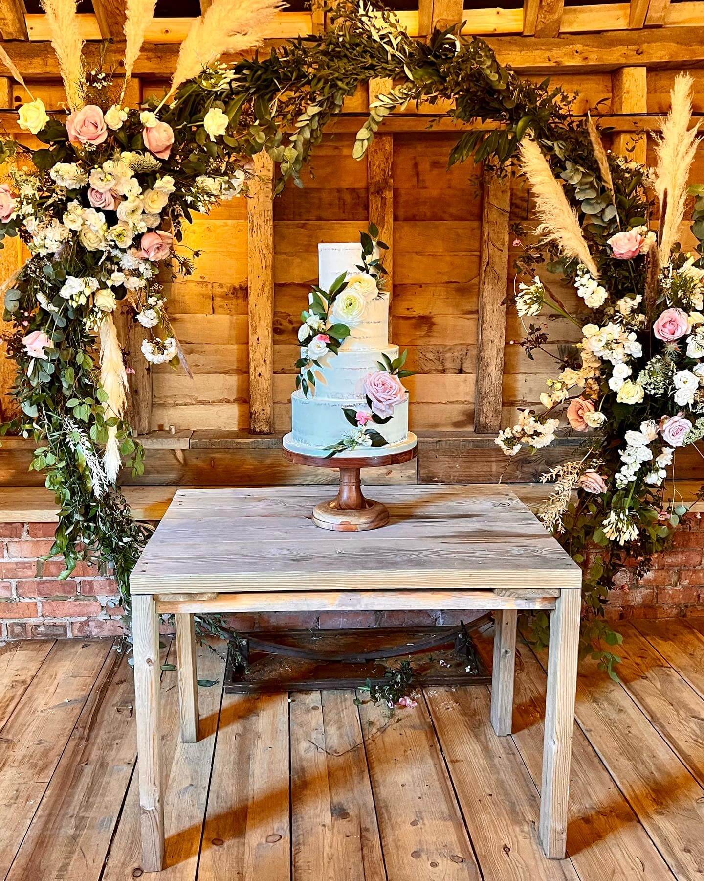 wedding cake at Southlands Barn