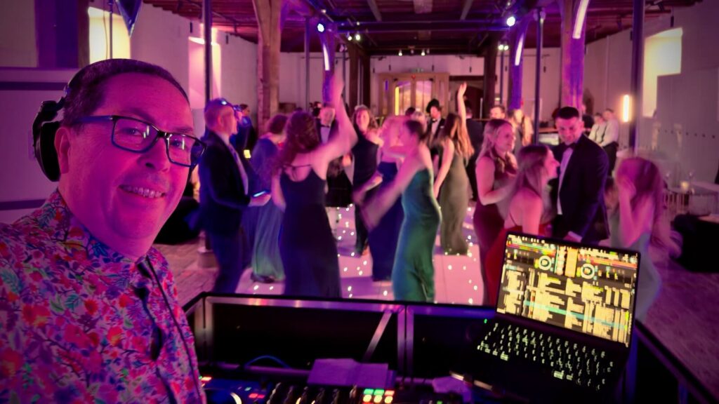 hampton court approved wedding dj brian mole in the undercroft for Aurin and Morgan's wedding, 26/3/26