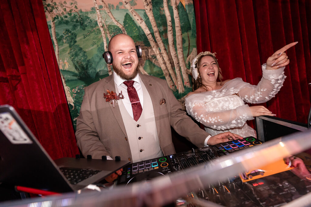Rachel and Connor Wedding dj battle