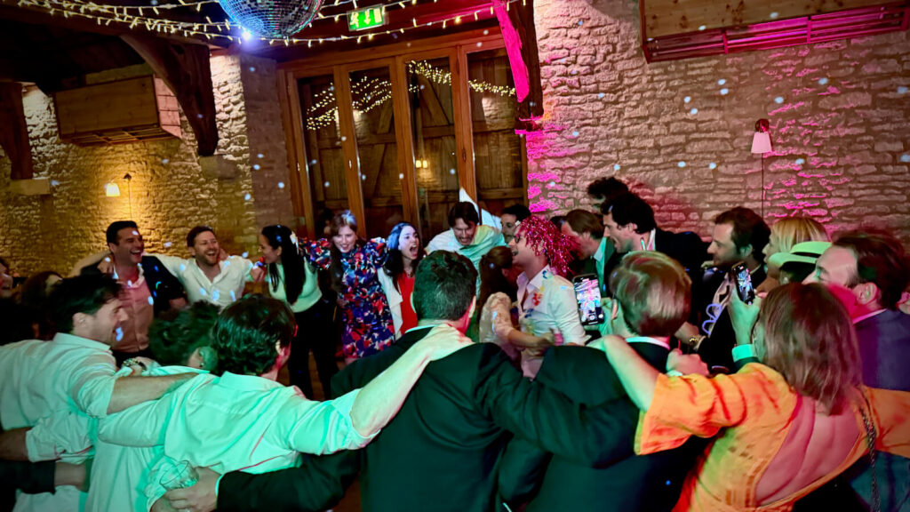 Romain et Marie's last dance with all their friends