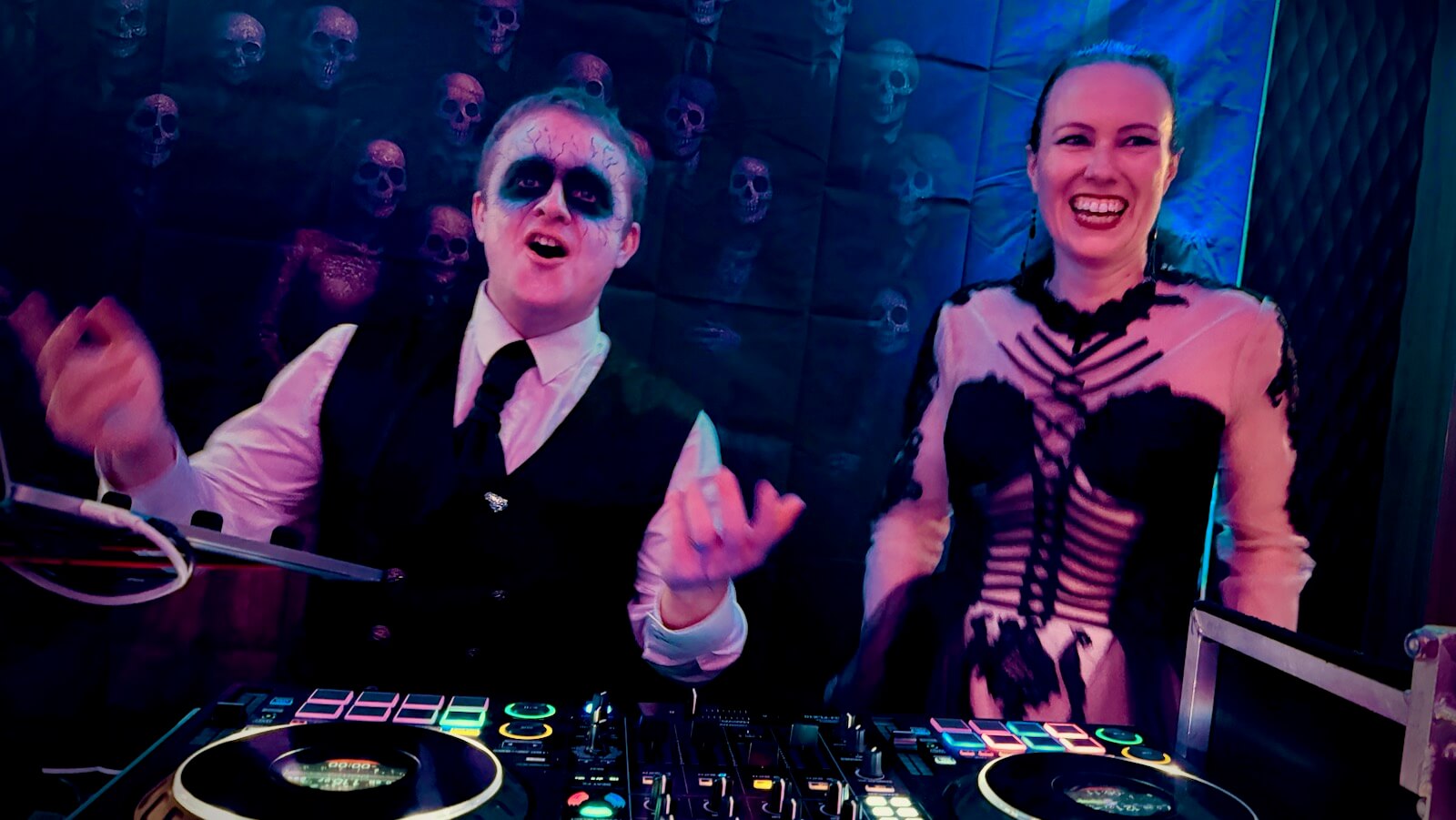 Jennifer and Will celebrating their wedding at Holiday Inn London Gatwick Worth Hotel with DJ Brian Mole, this is the newlyweds dj battle!