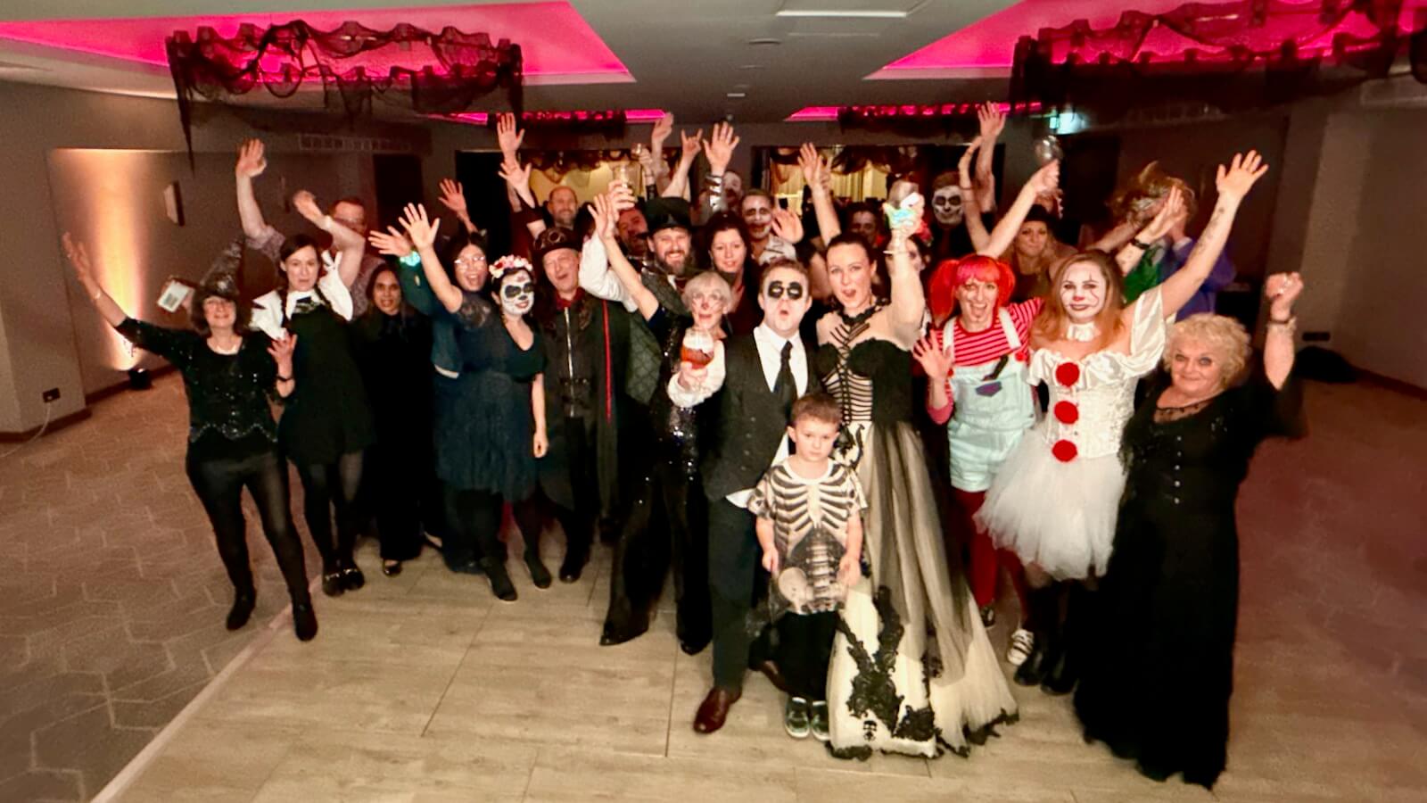 the survivors photo of will and jannifer with all their guests at the end of their fabulous party at Holiday Inn London Gatwick Worth Hotel