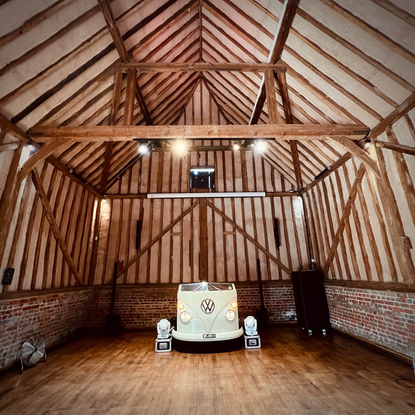 vw dj booth at Lillibrooke manor
