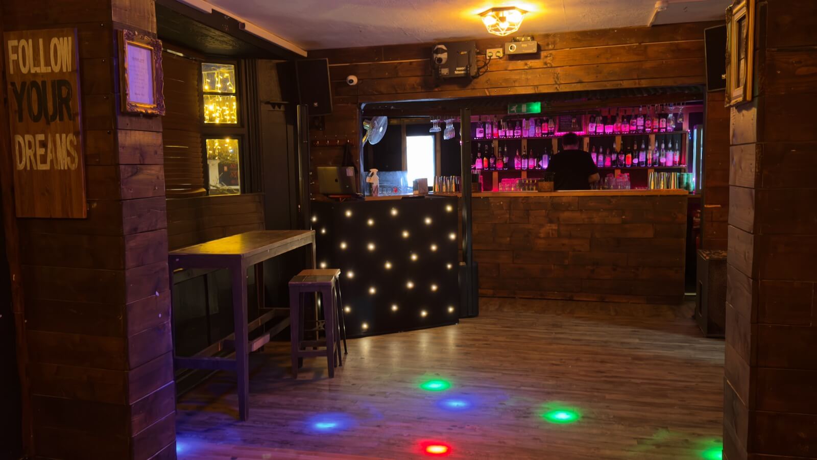 upstairs at Mungos ready for the Hague xmas party 2025