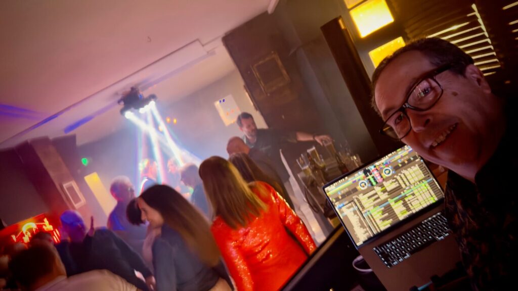 Mungos Horsham, DJ Brian Mole in action with a full dance floor for the Hague xmas party 2025